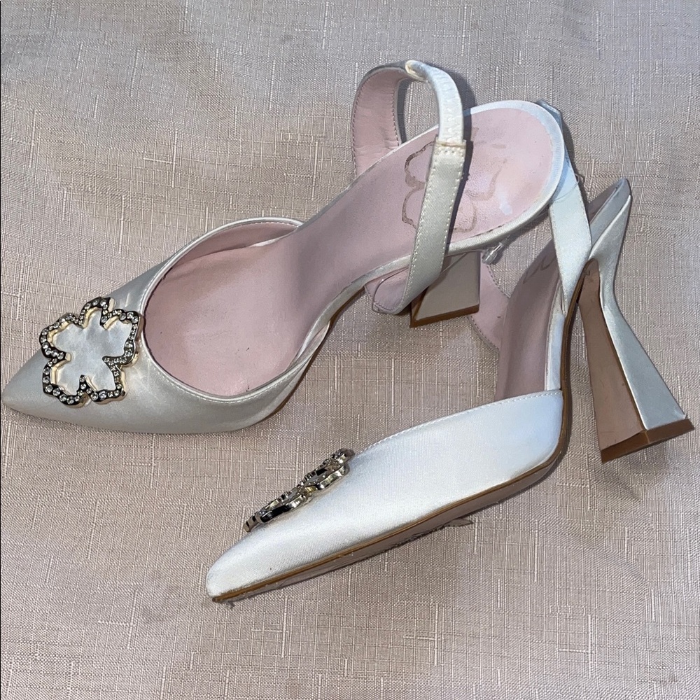 Ted Baker London Betzayy Satin Slingback
Pump In White